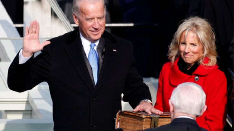 Joe Biden va depune jurământul cu mâna pe o biblie veche de 127 de ani, fiind al doilea președinte catolic