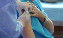(VIDEO) La Bălți, campania de vaccinare împotriva COVID-19 a început „cu Doamne ajută!”