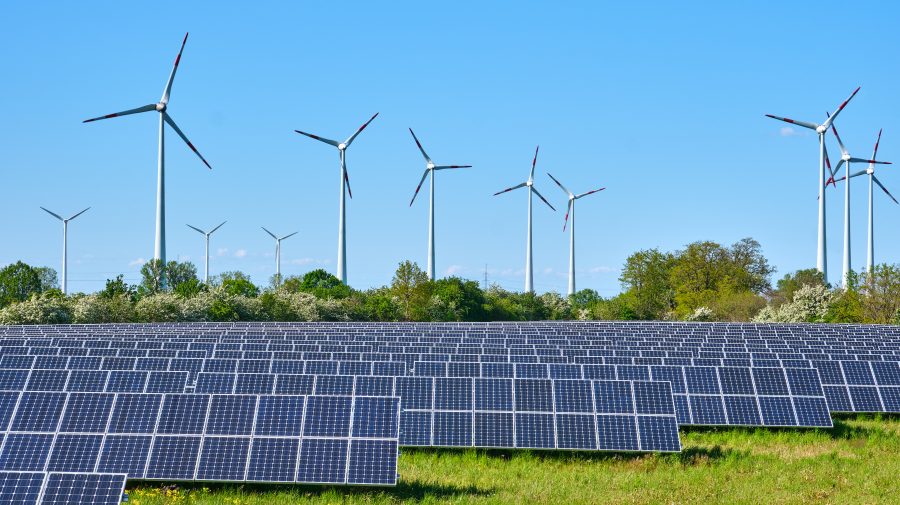 ANRE a stabilit tarife mai mari la energia electrică produsă din surse regenerabile. Care este noul tarif