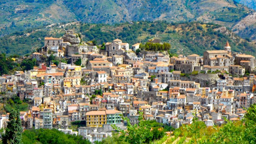 Încă un oraș italian vinde case la un euro. Aproximativ 900 de case sunt scoase la vânzare