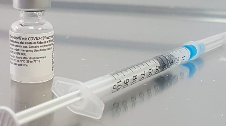 Persoanele care s-au vaccinat cu prima doză, o pot primi în Moldova pe cea de a doua