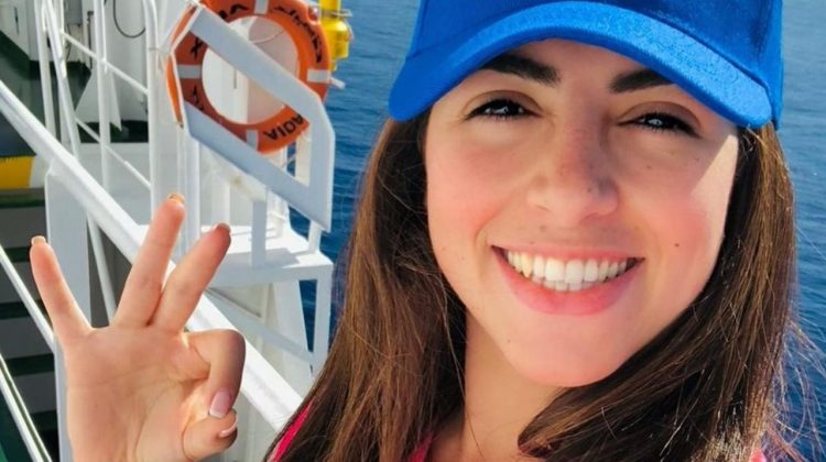 Prima femeie căpitan de navă din Egipt – sursa unor fake news sexiste. Este învinuită că a blocat Canalul Suez