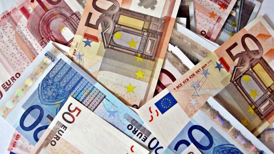Grecii care declară până la 10.000 de euro anual, dar chletuiesc mult mai mult, luați la întrebări de fisc