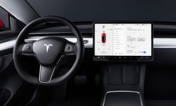Lovitură pentru Elon Musk: sistemul autopilot al mașinilor Tesla poate fi amăgit