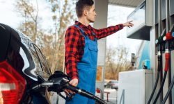 Dispare benzina A 98 din Moldova: Două rețele nu o mai au în vânzare. Ce spun ANRE și experți auto