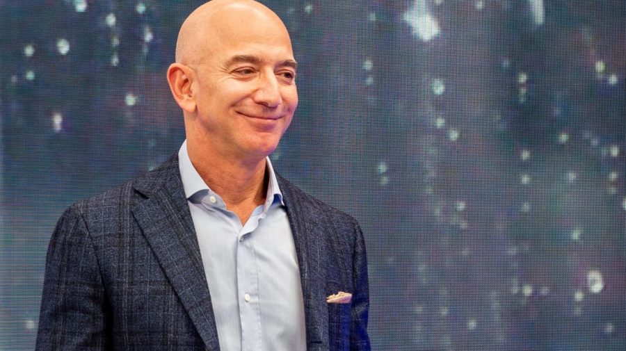 Jeff Bezos şi-a comandat un mega-iaht, cu heliport. Capriciul celui mai bogat om din lume