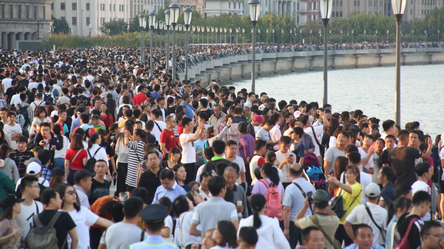 Cea mai populată țară din lume a devenit și mai „aglomerată”. China planifică să crească vârsta de pensionare