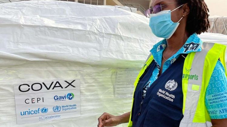 OMS îndeamnă țările mai bogate să renunțe la imunizarea copiilor pentru a dona vaccinuri către platforma COVAX