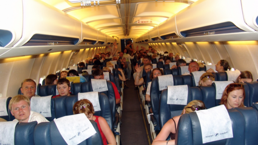 Ce greșeli fac pasagerii în timpul zborului? Dezvăluirile unei stewardese