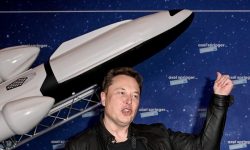 SpaceX va trimite turişti în spaţiu. Când va avea loc prima misiune şi cât costă o călătorie