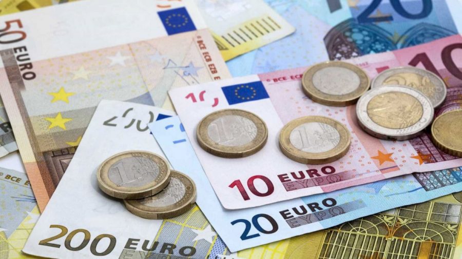 (Eurostat) Ce salarii se plătesc în UE. Cele mai mari salarii le au managerii. Cine obține cele mai mici salarii