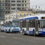 Stație la cel mult 300 de metri de școli și spitale, transport la fiecare 20 de minute: proiect votat de Parlament