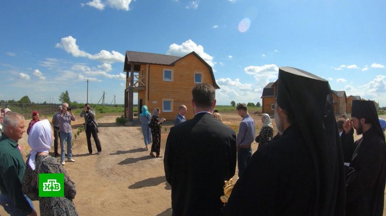 (VIDEO) O mănăstire din Rusia construiește un complex rezidențial care va avea piscină și heliport. Cât costă