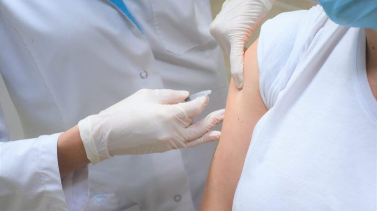 Cei vaccinați cu prima doză în străinătate nu vor primi un certificat unic la administrarea rapelului în Moldova