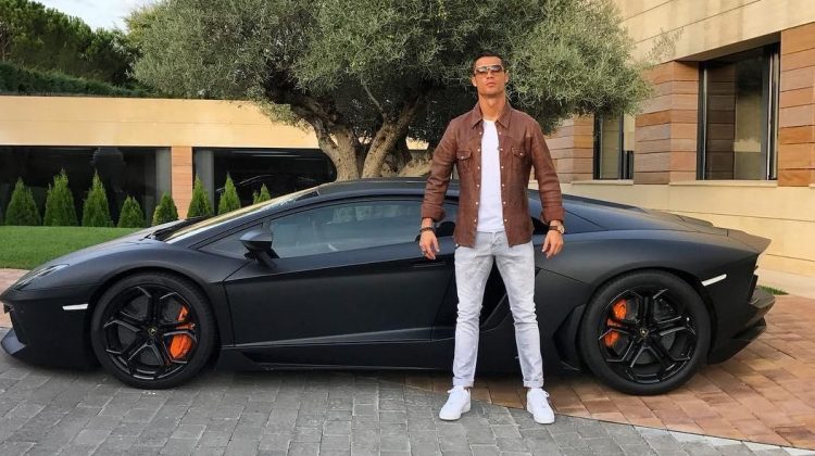 (VIDEO) Ronaldo a fost pozat la volanul unui bolid de 2,5 milioane de dolari, dar si-a luat unul de 6 ori mai scump