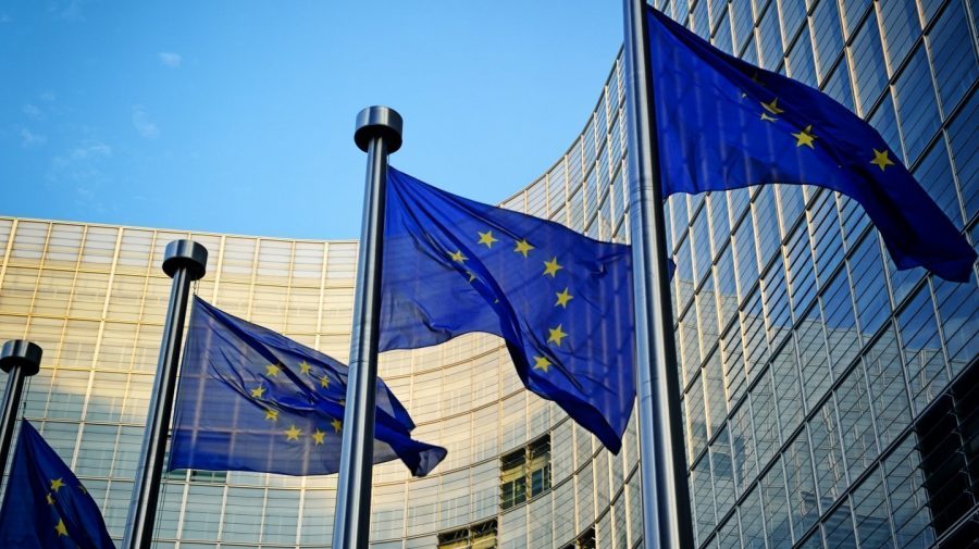 Comisia Europeană va emite obligaţiuni pe termen lung în valoare de aproximativ 80 de miliarde EUR