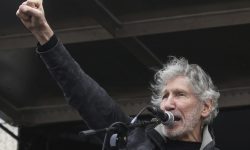 Roger Waters a refuzat o sumă „uriaşă” de la Facebook: „Nu voi face parte din porcăria asta, Zuckerberg”