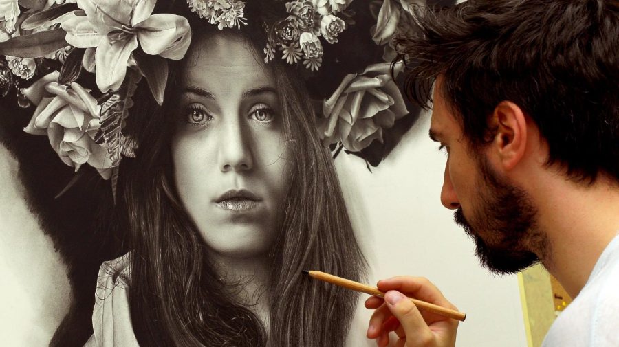 Între artă și realitate: Un artist italian creează picturi hiper-realiste folosind doar grafit și cărbune!