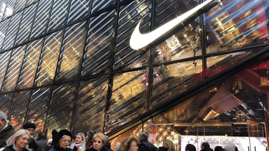 Acțiunile Nike au ajuns la un nivel record: Sunt vremuri în care mărcile puternice pot deveni și mai puternice
