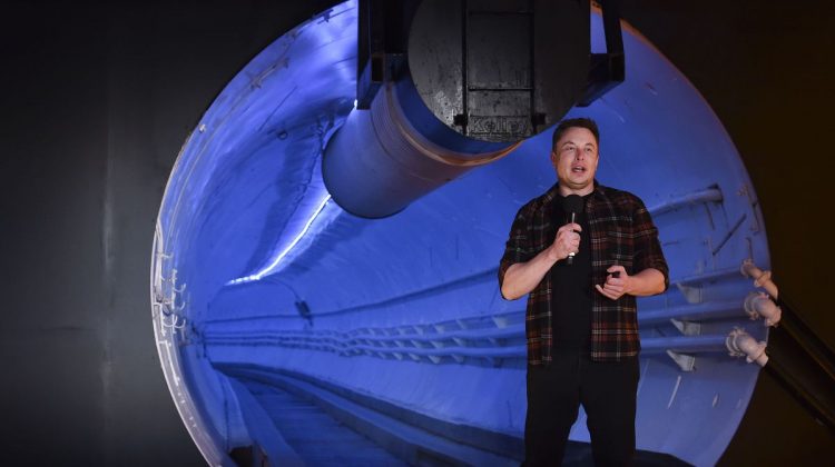 Cum a reușit Elon Musk să țină secret unul dintre cele mai mari proiecte. Ce prevedea clauza de un milion de dolari