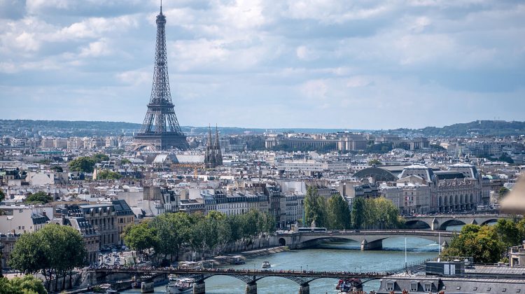 Parisul reduce drastic limita de viteză admisă la 30km/h. Ce excepții sunt