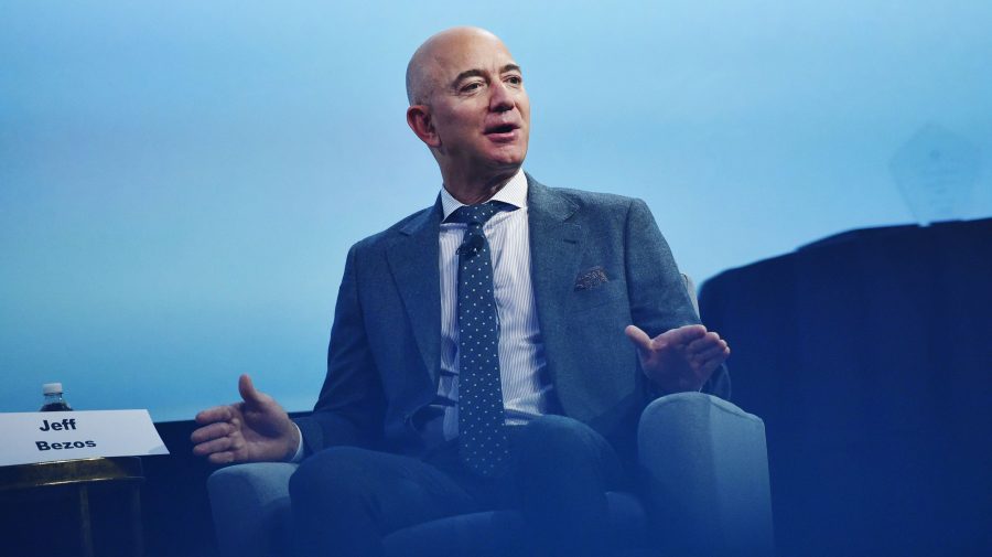Cum a ajuns Jeff Bezos cel mai bogat om de pe planeta. Istoria de succes, pas cu pas