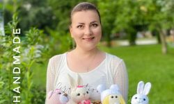 Jucăriile i-au schimbat viața! Istoria Mariei Bolgari, femeia care confecționează jucării ECO prin tehnica croșetei
