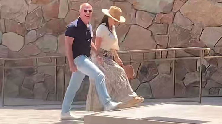 Jeff Bezos și Lauren Sánchez surprinși în vacanță în Sun Valley, la tabăra de vară a miliardarilor