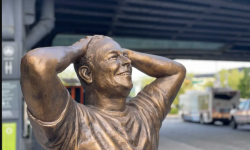 Elon Musk are acum o statuie de bronz în centrul Manhattan: reacțiile internauților la inaugurarea ei