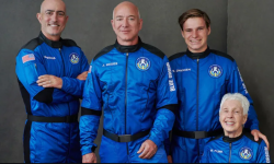 (VIDEO) „Moment istoric”: Jeff Bezos ajunge în spațiu și s-a întors în siguranță pe Pământ în capsula Blue Origin