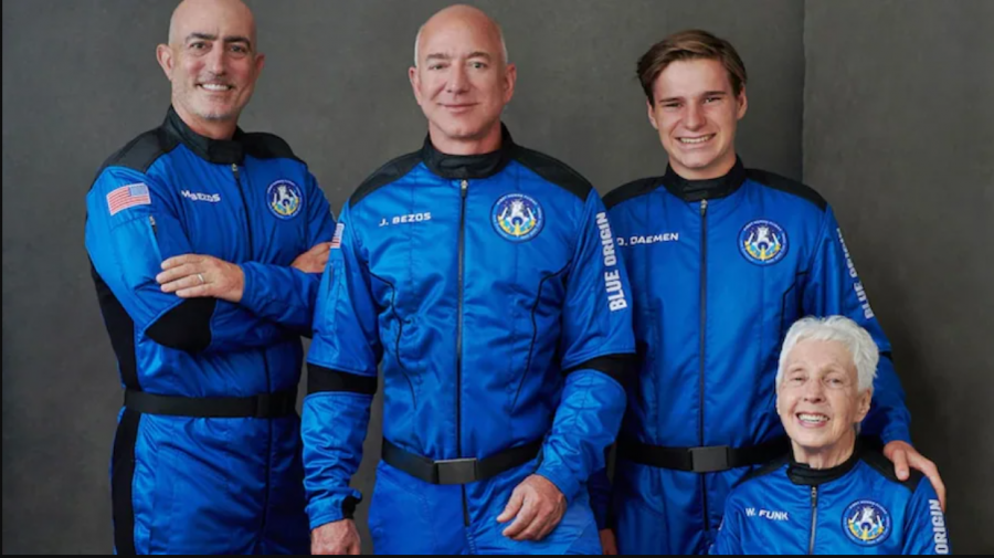 (VIDEO) „Moment istoric”: Jeff Bezos ajunge în spațiu și s-a întors în siguranță pe Pământ în capsula Blue Origin