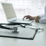 Banii în sănătate cresc, dar tot nu acoperă cheltuielile: minus de aproape 2 miliarde