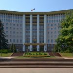 Fraudele online scapă de sub control: Parlamentul cheamă băncile, MAI, SIS și operatorii telecom la raport