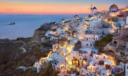 Situație tensionată în Grecia: Clienții care vor să intre în restaurante trebuie să prezinte dovada vaccinării sau test