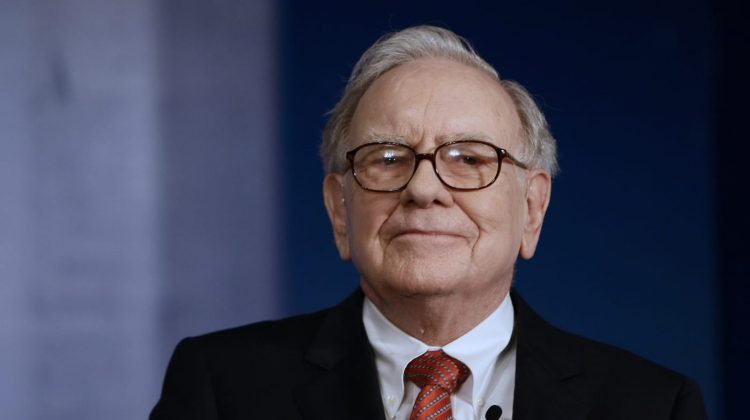 Berkshire Hathaway, holdingul deţinut de Warren Buffett, şi-a redus pachetul de acţiuni la mai multe companii