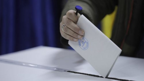 Peste 1,1 milioane de moldoveni au votat până la ora 15:30 – femeile și vârstnicii domină urnele