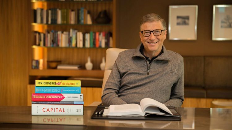 15 cărți care pot face pe oricine mai inteligent, potrivit lui Bill Gates