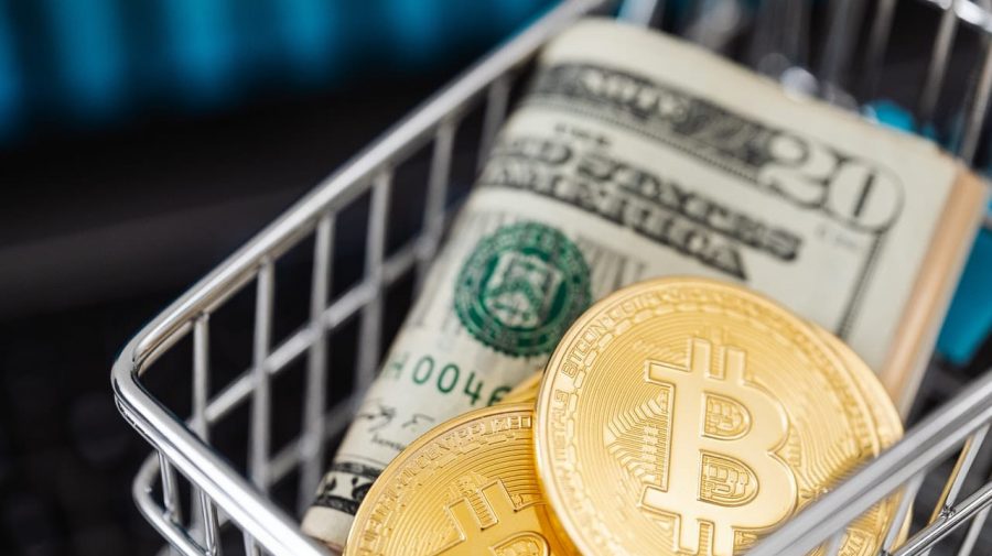 Avertismentul unui expert: Bitcoin se va prăbuși și ar putea ajunge la 10.000 de dolari
