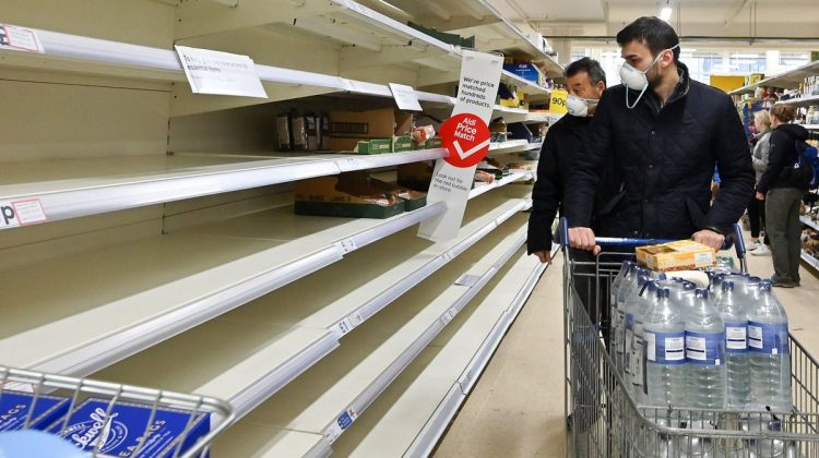 (FOTO) Criză de alimente în Marea Britanie. Zeci de magazine și benzinării s-au închis