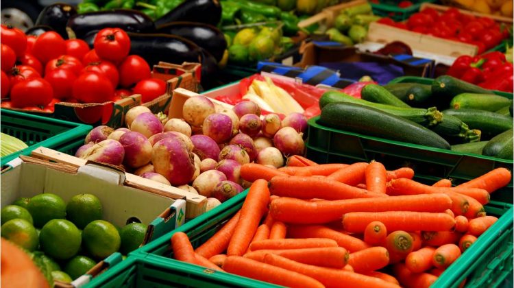 Auditul supermarketurilor din Chișinău în iulie 2021: Unde se vând cele mai „proaste” fructe și legume
