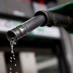 Prețuri mai mari la pompă: Benzina se scumpește cu 23 de bani, iar motorina cu 29 de bani