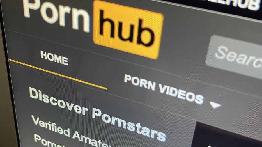 O tranzactie neaşteptată: Celebrul site PornHub a fost vândut către un fond de investiţii canadian