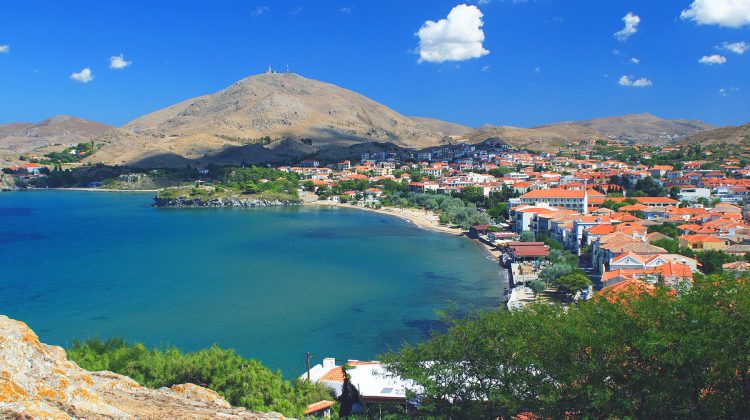 Insula care s-a transformat dintr-o zonă agricolă într-una dintre cele mai frumoase destinații turistice din Grecia