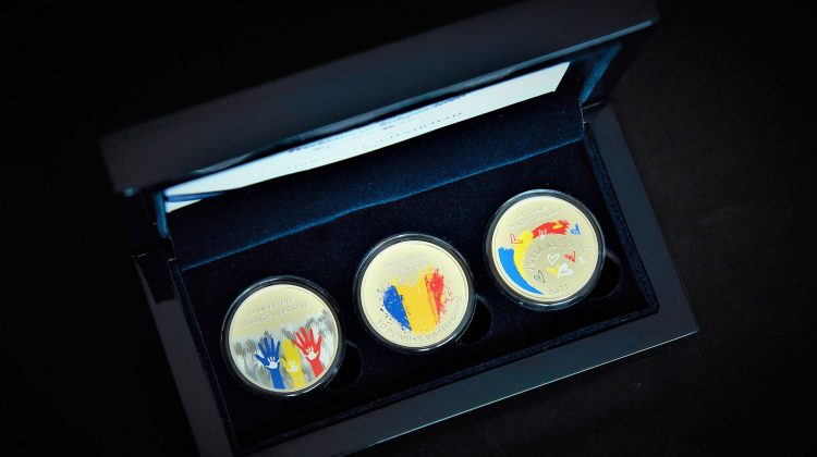 (FOTO/VIDEO) BNM pune în circulație un set de 3 monede dedicate celor 30 de ani de independență a Republicii Moldova