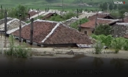 (VIDEO) Inundații fără precedent în Coreea de Nord. Case inundate până la pod și terenuri agricole distruse