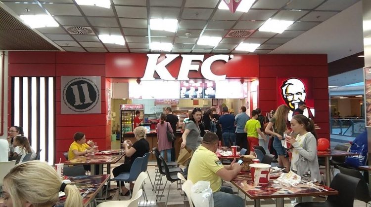 Proprietarul francizei KFC din Republica Moldova și-a adus muncitori din Sri Lanka