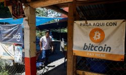 Începând de astăzi, în El Salvador, întreprinderile vor fi obligate să accepte Bitcoin. Cum reacționează populația