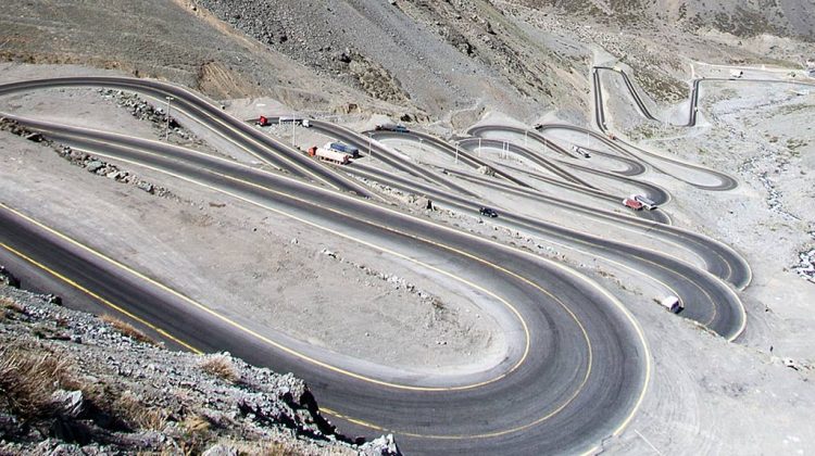 (FOTO) TOP cele mai periculoase drumuri din lume. În listă se regăsește și Transfăgărășan