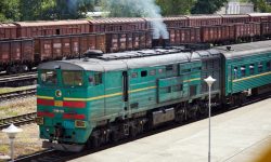 CFM scoate la vânzare mormane de fier vechi – 112 locomotive nefuncționale