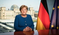 (FOTO) „Merkel” .. o păpușă de 189 de euro. Creația unei fabrici din orașul Coburg